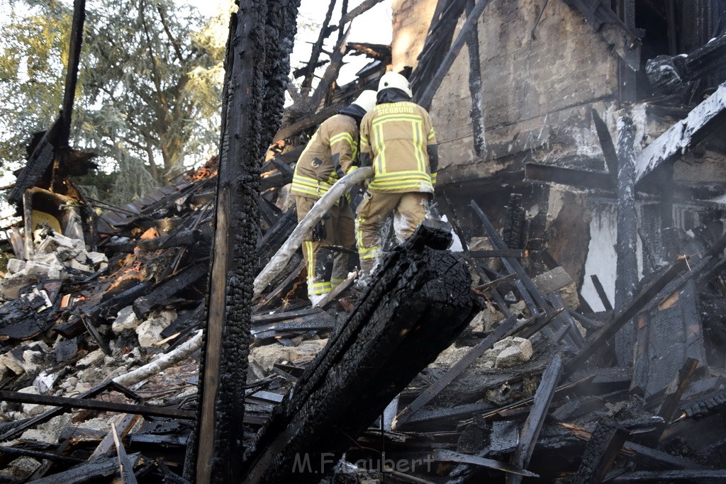 Grossfeuer Einfamilienhaus Siegburg Muehlengrabenstr P1130.JPG - Miklos Laubert